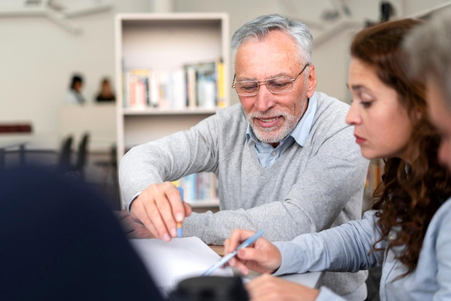 Finanzielle Datenanalyse und Marktbeobachtung